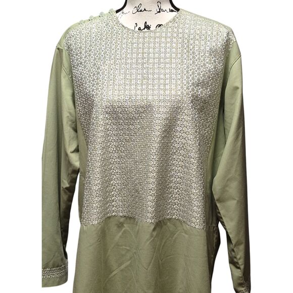 Embroidered Tunic Top with Shoulder Buttons and Side Slits - Picture 4 of 6